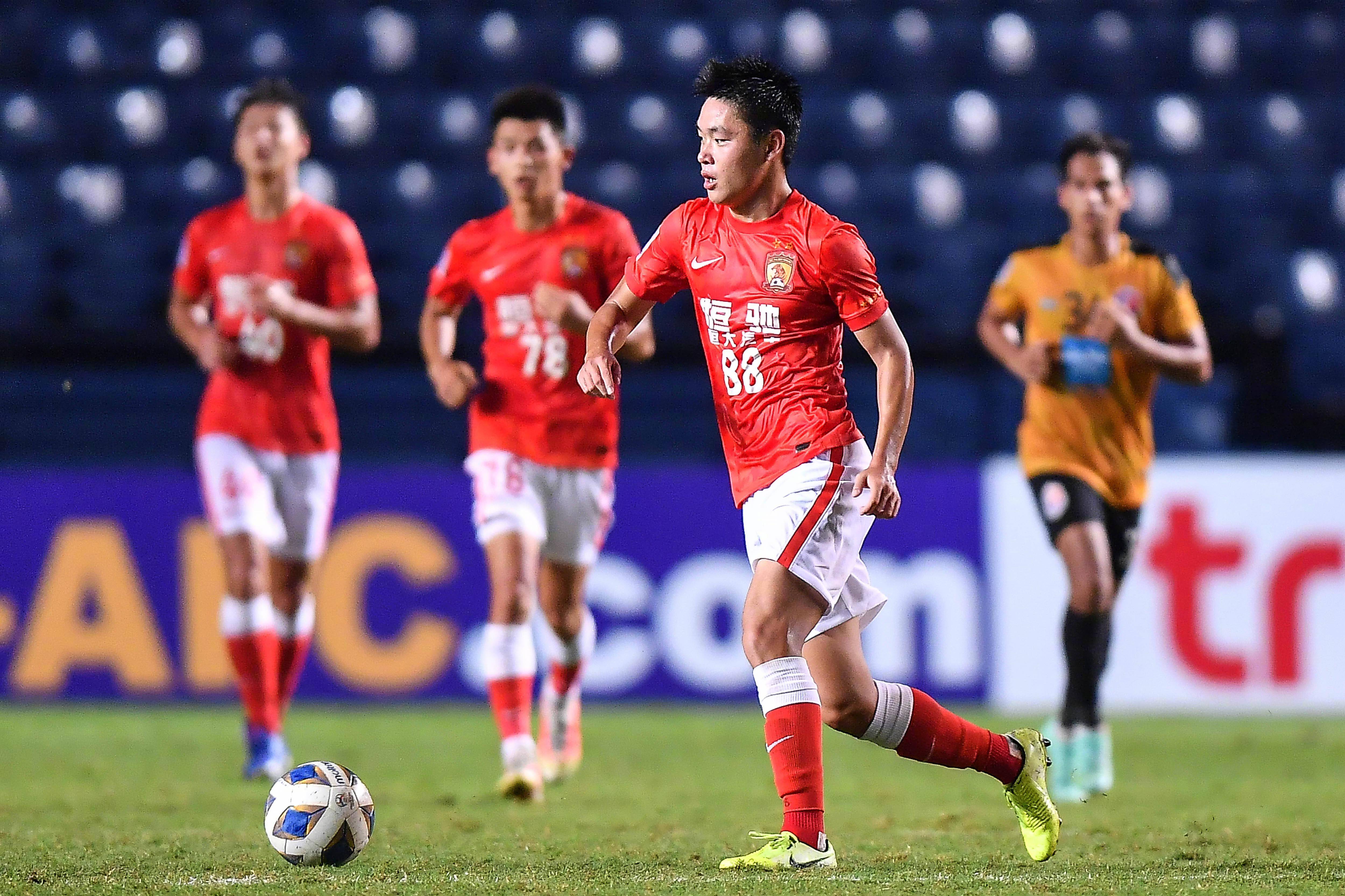 体育资讯-包含窗口期体能课后，广州队篮板制胜备战足总杯，震撼外界，纪律约束更严格的词条