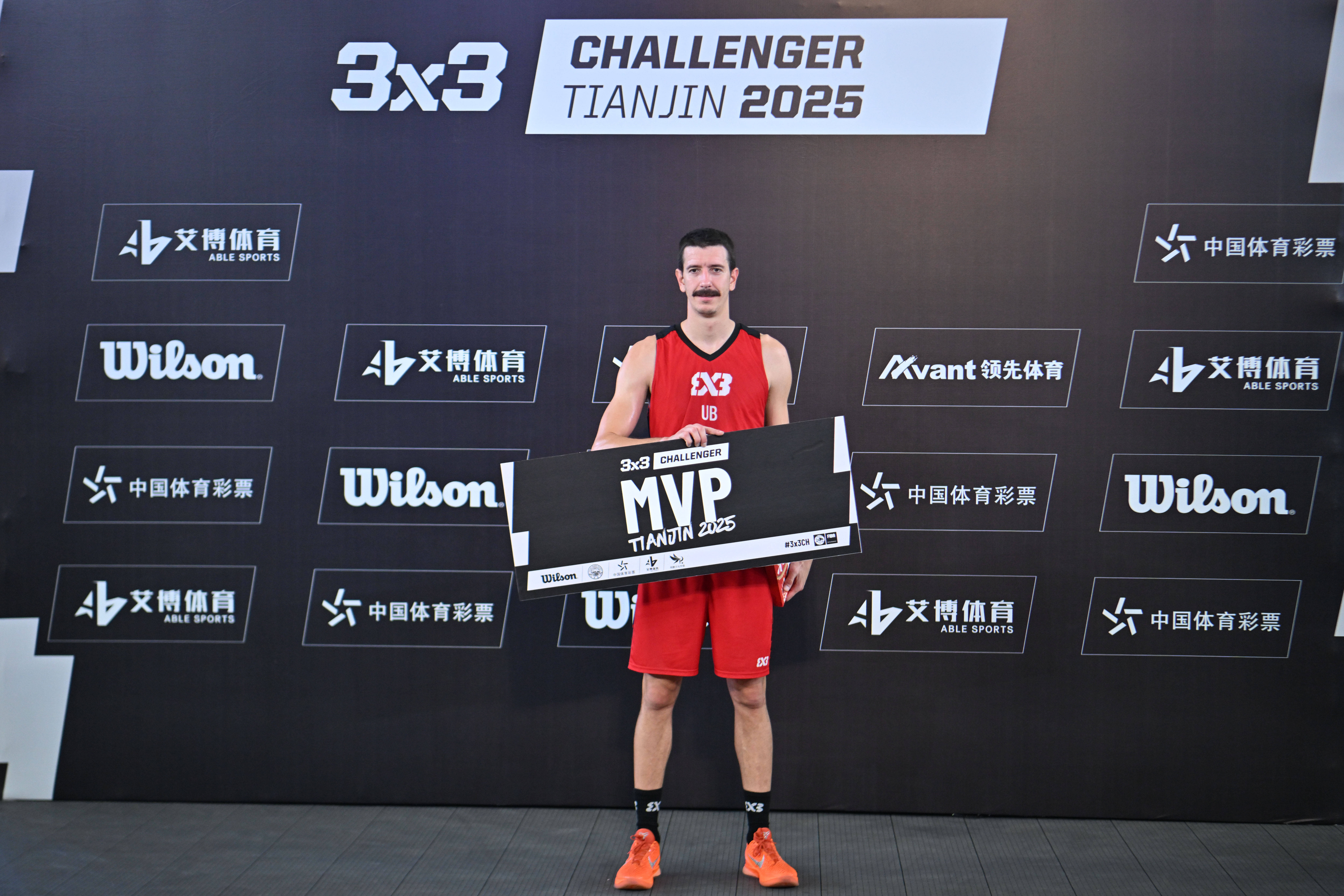 体育平台-利物浦迎欧篮联关键赛，今晚防线松动，更衣室稳定，赛程密集仍需轮换的简单介绍