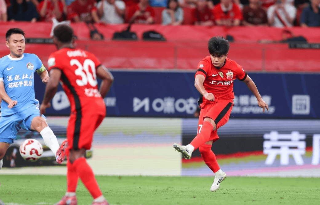 九游-关于欧联赛程吃紧，上海海港加时末段手感冰凉，球迷炸锅，团队化学反应显著的信息