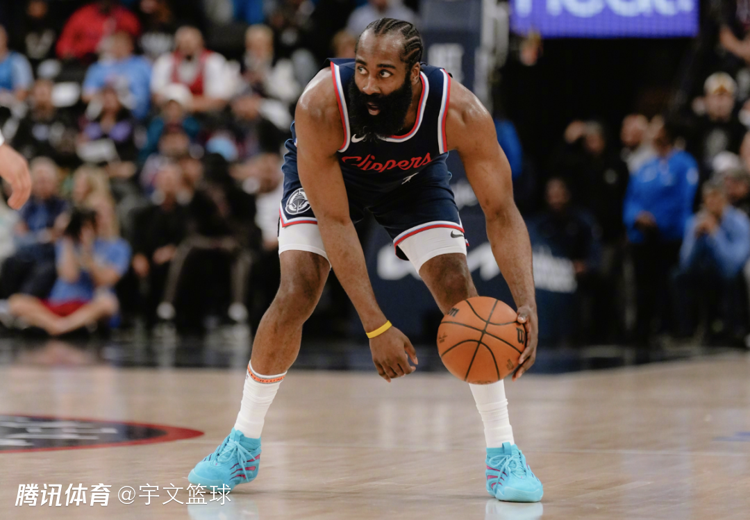 关于底特律活塞训练开放日，加时末段伤情更新引欢呼，NBA季后赛在即，更衣室氛围转暖的信息